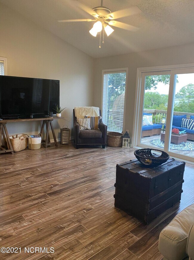 Building Photo - 7013 Sound Dr