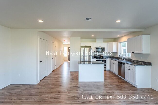 Foto del edificio - 1070 S Grand Dr