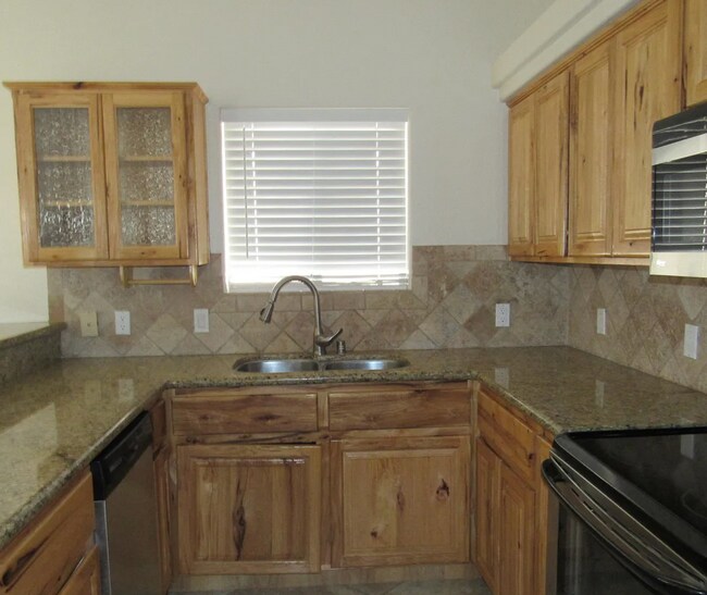 Building Photo - Townhome - Boat deep garage - Long term - ...