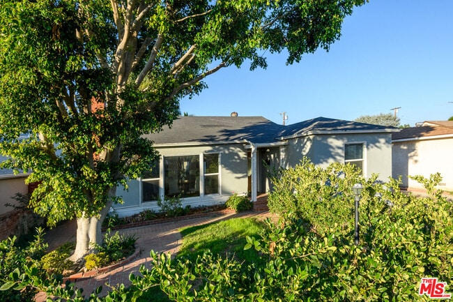 Foto del edificio - 16641 Gilmore St