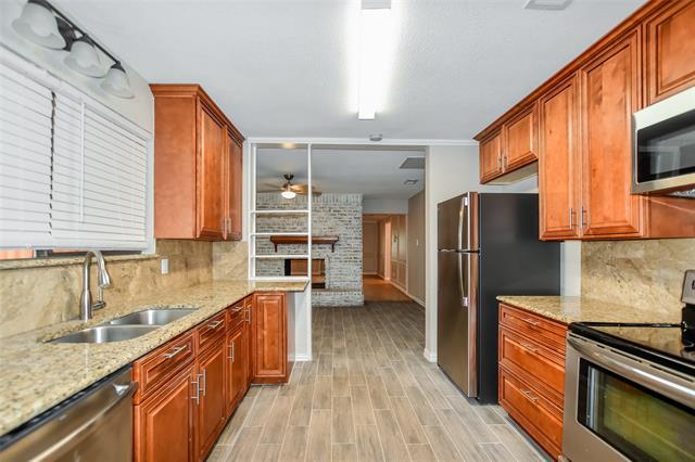 Building Photo - 5401 Edgewater Cir
