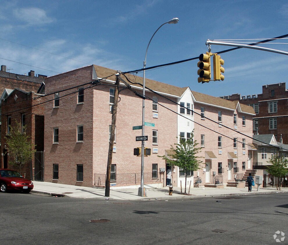 Primary Photo - 983 Jennings St