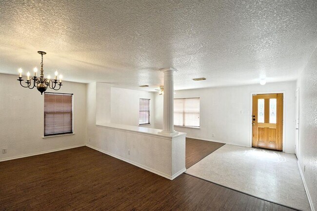 Building Photo - 858 Lincolnshire Dr