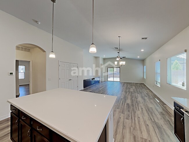 Building Photo - 9081 Blue Saguaro St