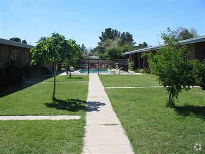 Primary Photo - 2747 N Country Club Rd