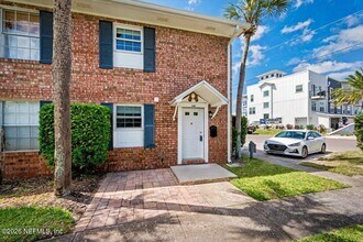 Building Photo - 22 Comares Ave