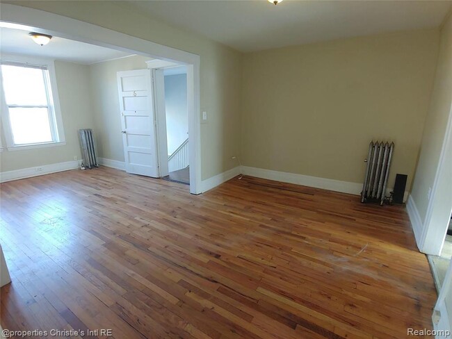 Building Photo - 1535 W Canfield St