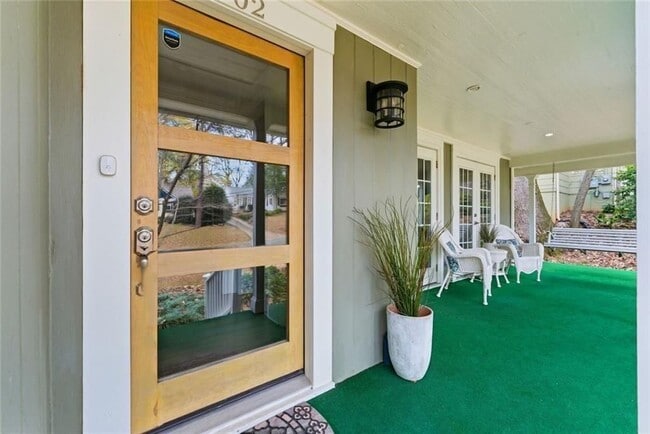 Building Photo - 302 Hascall Rd NW