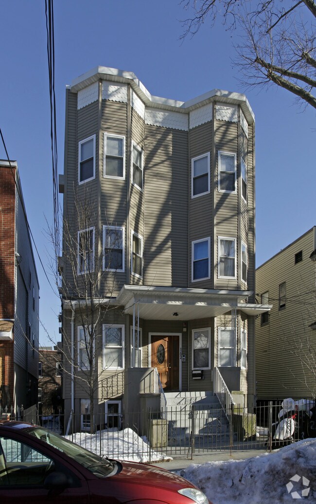 Building Photo - 162 Clerk St