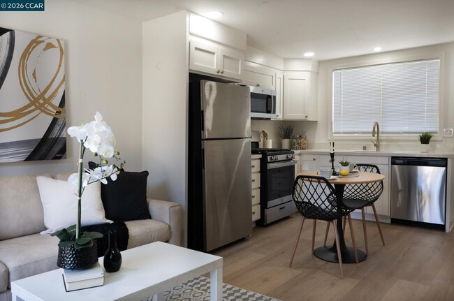 Building Photo - 4815 Appian Way