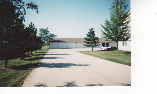 422 Pine Tree Dr Fond Du Lac Wi 54935 Apartments Fond Du Lac Wi Apartments Com