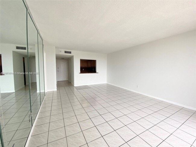 Foto del edificio - 13499 Biscayne Blvd
