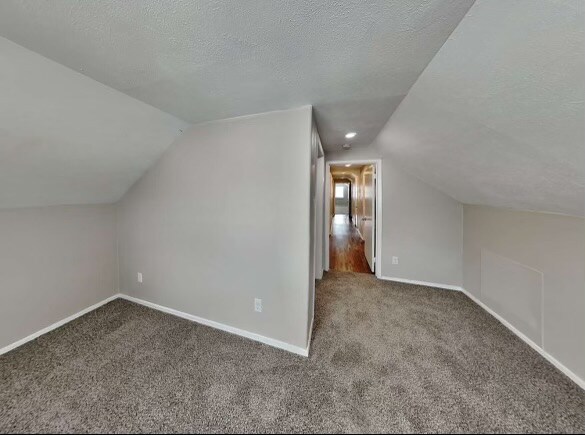 Foto del edificio - 1003 Rosewood Ln