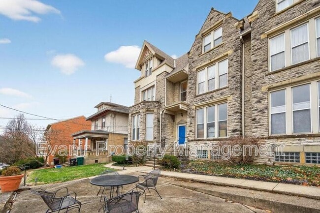 Foto del edificio - 2151 Fulton Ave