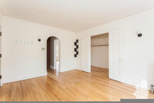 Foto del edificio - 4912 N Hoyne Ave