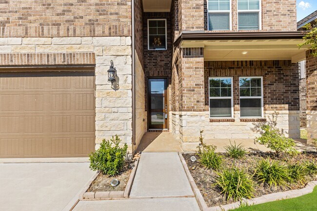 Foto del edificio - 21450 Petherton Dr