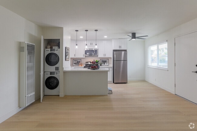 1BR,1BA - 600SF - Living Room - Hacienda Hamilton