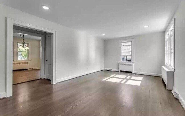 Building Photo - Beautiful 3bed/1bath