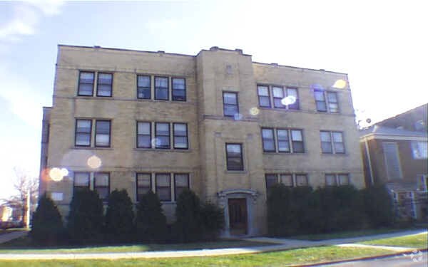 Primary Photo - 6259 N Mozart St