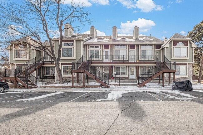 Cozy 2-bed townhome w/ laundry and communi... - Cozy 2-bed townhome w/ laundry and communi...
