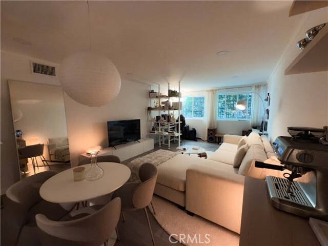 Foto del edificio - 532 N Rossmore Ave