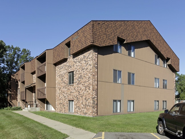 Building Photo - Oak Gardens