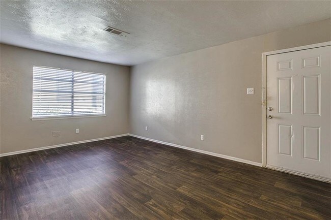 Foto del edificio - 1407 Candlelight Ave