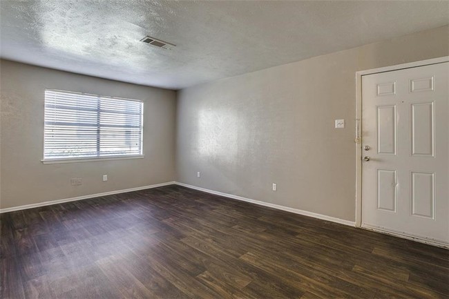 Building Photo - 1407 Candlelight Ave