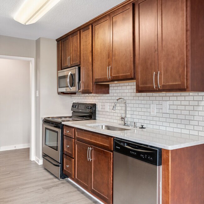 Aurora 1425 Eastcrest Dr Charlotte, NC Apartments for Rent in Charlotte