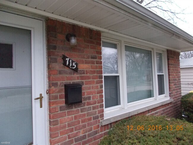 Building Photo - 1 br, 1 bath Apartment - 715 E University Ave