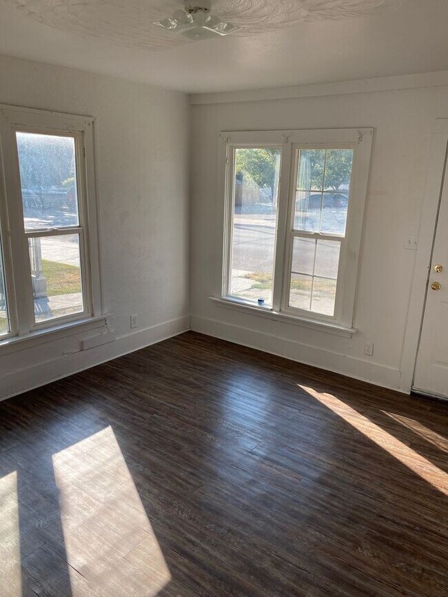 Building Photo - 1045 E Center Street -- Studio unit available