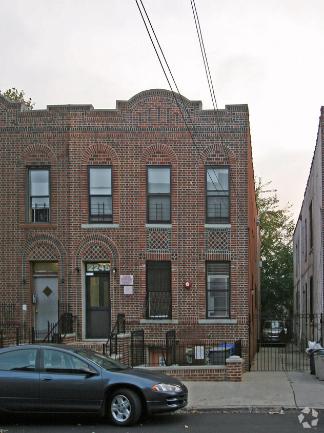 Primary Photo - 2245 Strauss St