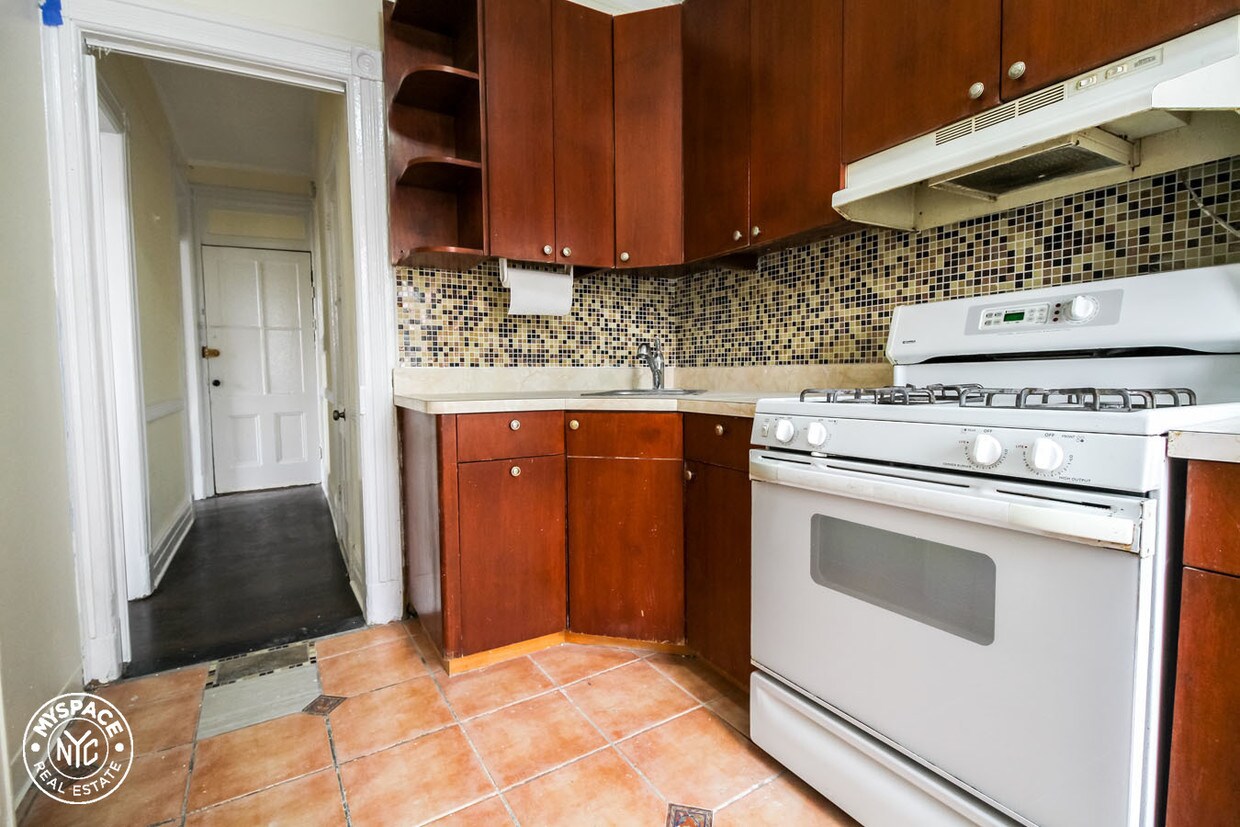 Foto principal - 17-12 Grove St