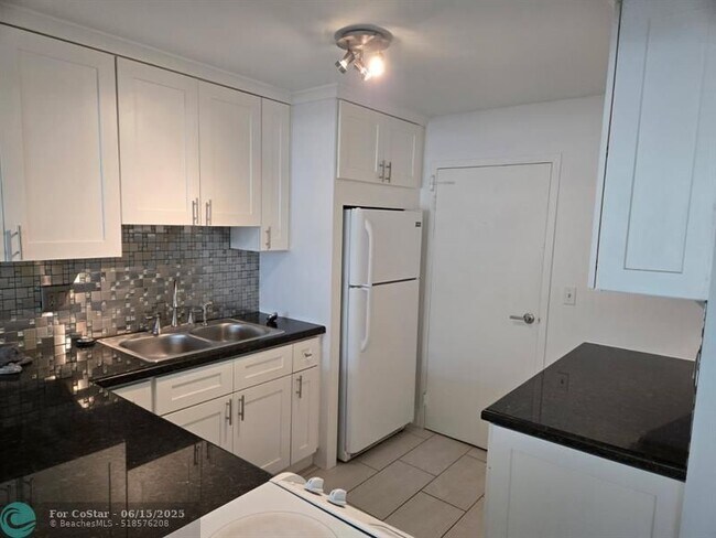 Foto del edificio - 336 N Birch Rd