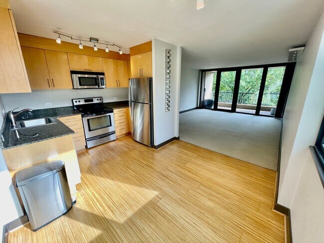 Foto del edificio - Modern 2-Bed, 2-Bath Downtown Condo with P...