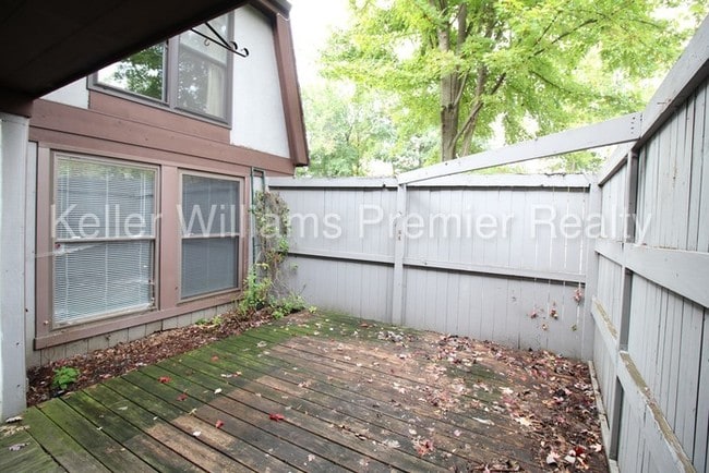 Building Photo - 5440 Worthington Forest Pl W