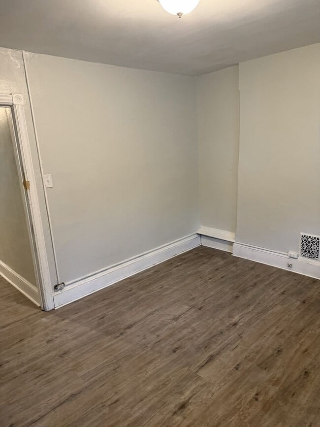 Foto del edificio - Just Renovated! Charming 3-Bedroom Home in Chester, PA