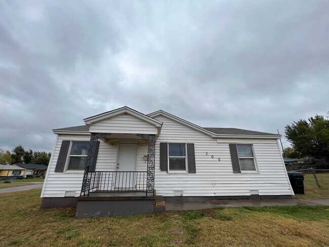 Building Photo - 3 Bed 1 Bath in OKC!