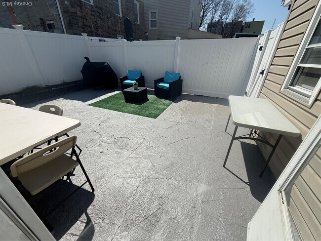 Foto del edificio - 152 Oliver Ave