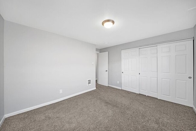 Building Photo - 3 bedroom 1 bath in heart of Milwaukie
