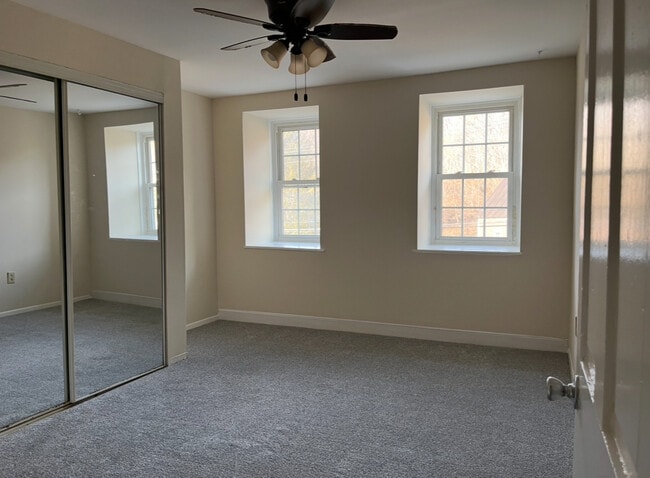 Building Photo - 16 East Main Street