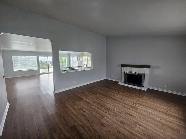 Building Photo - 434 Vista Del Norte