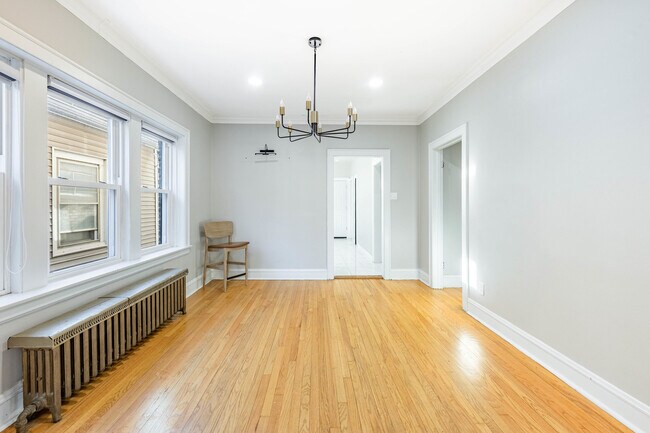 Foto del edificio - 2230 N Mulligan Ave