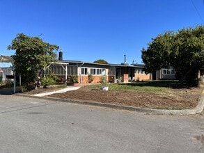 Building Photo - 2297 Hillcrest Ave