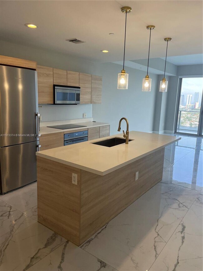 Foto del edificio - 16385 Biscayne Blvd