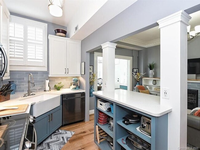 Photo - 2501 Roswell Ave Townhome