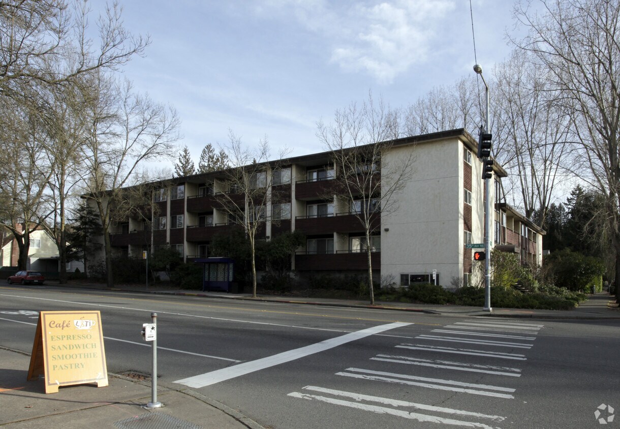 Urban Oasis! - 11002 35th Ave NE Seattle, WA 98125 | Apartments.com