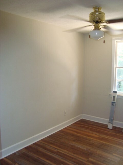 Building Photo - 4BR/2BA with All New Wood Laminate Floorin...