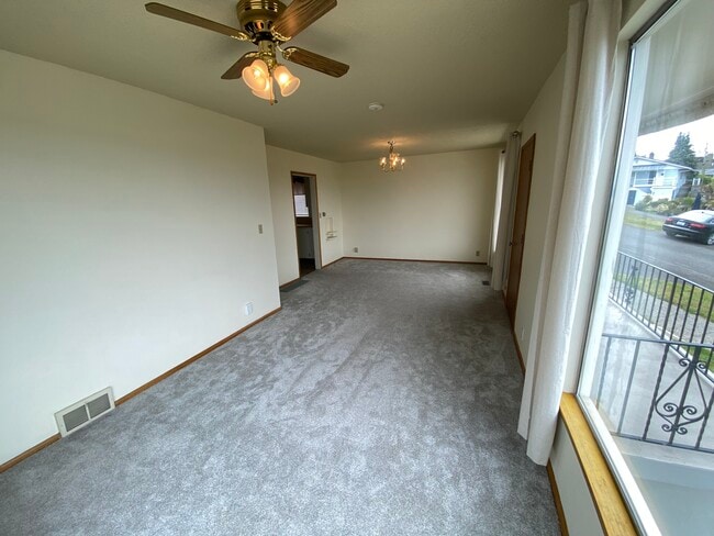 Building Photo - 1308 Beacon Way S