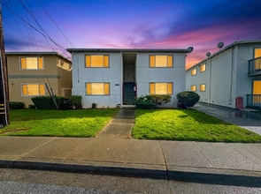 Building Photo - 12 Linden Ave